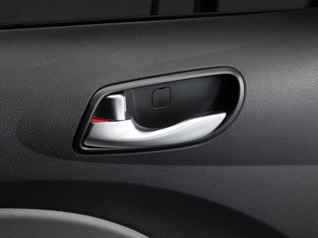 اقفال أبواب أوتوماتيكيه تستشعر سرعة السياره